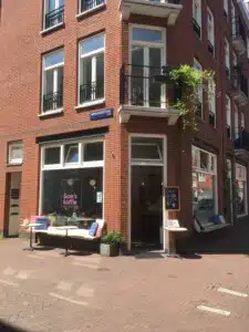 gevelbank sams koffie amsterdam