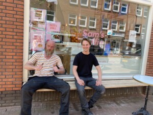 gevelbank sams koffie amsterdam