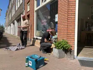 gevelbank sams koffie amsterdam